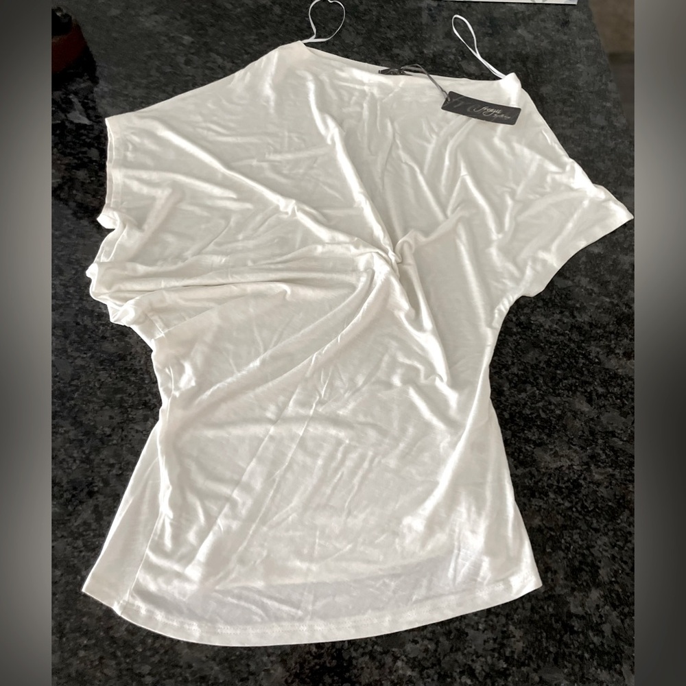 Frenzii Asymmetrical Top Really Cute!
